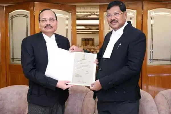 Justice Surya Kant New CJI: సుప్రీంకోర్టు న్యాయమూర్తిగా సూర్య కాంత్! పల్లెటూరి నుంచి పీఠం వరకు! - NaaTV Telugu Justice-Surya-Kant-New-CJI-Supreme-Court-Judge Supreme Court Judge