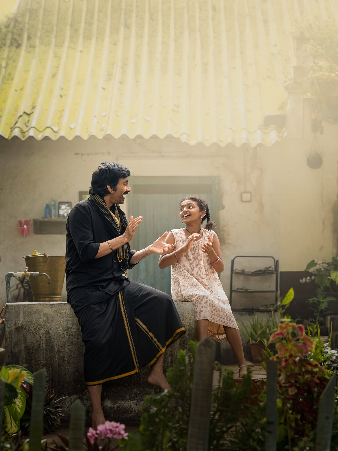 Irumudi Movie Review: రవితేజ 'ఇరుముడి' మూవీ రివ్యూ.. మాస్ రాజా ఖాతాలో హిట్టు పడ్డట్టేనా? - NaaTV Telugu #IrumudiTrailer SRKR Engineering College, Bhimavaram #raviteja irumudi movie review