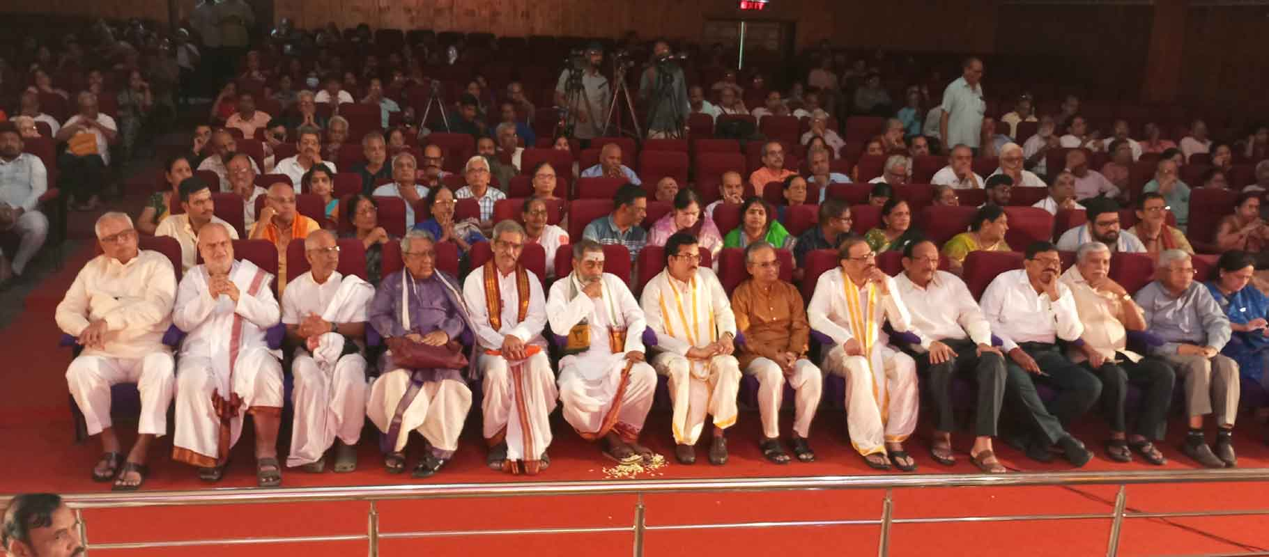 Kopparapu Kavula Puraskaram: బ్రహ్మశ్రీ సామవేదం షణ్ముఖశర్మకు కొప్పరపు కవుల జాతీయ ప్రతిభా పురస్కారం - NaaTV Telugu Kopparapu Kavula Puraskaram 2026: Samavedam Shanmukha Sarma Honored in Kala Bharati in Pitapuram Colony, Visakhapatnam.